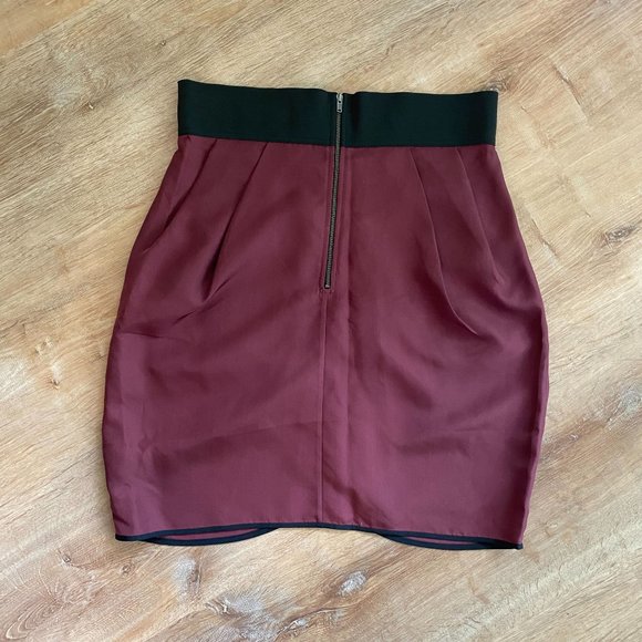 Aritzia Wilfred - Tulip Skirt - Women's US 8 - Burgundy & Black - Picture 2 of 3